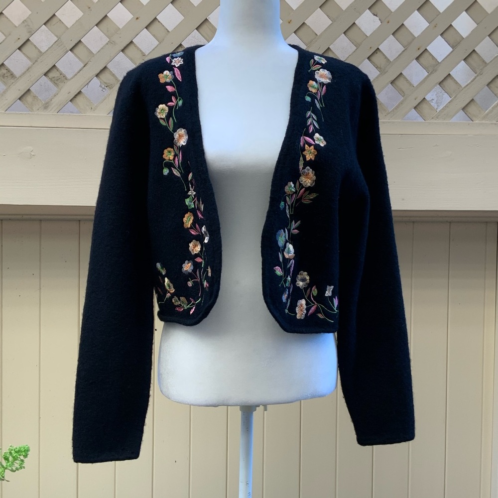 Vintage Karen Kane Shrug/Bolero. Size Medium